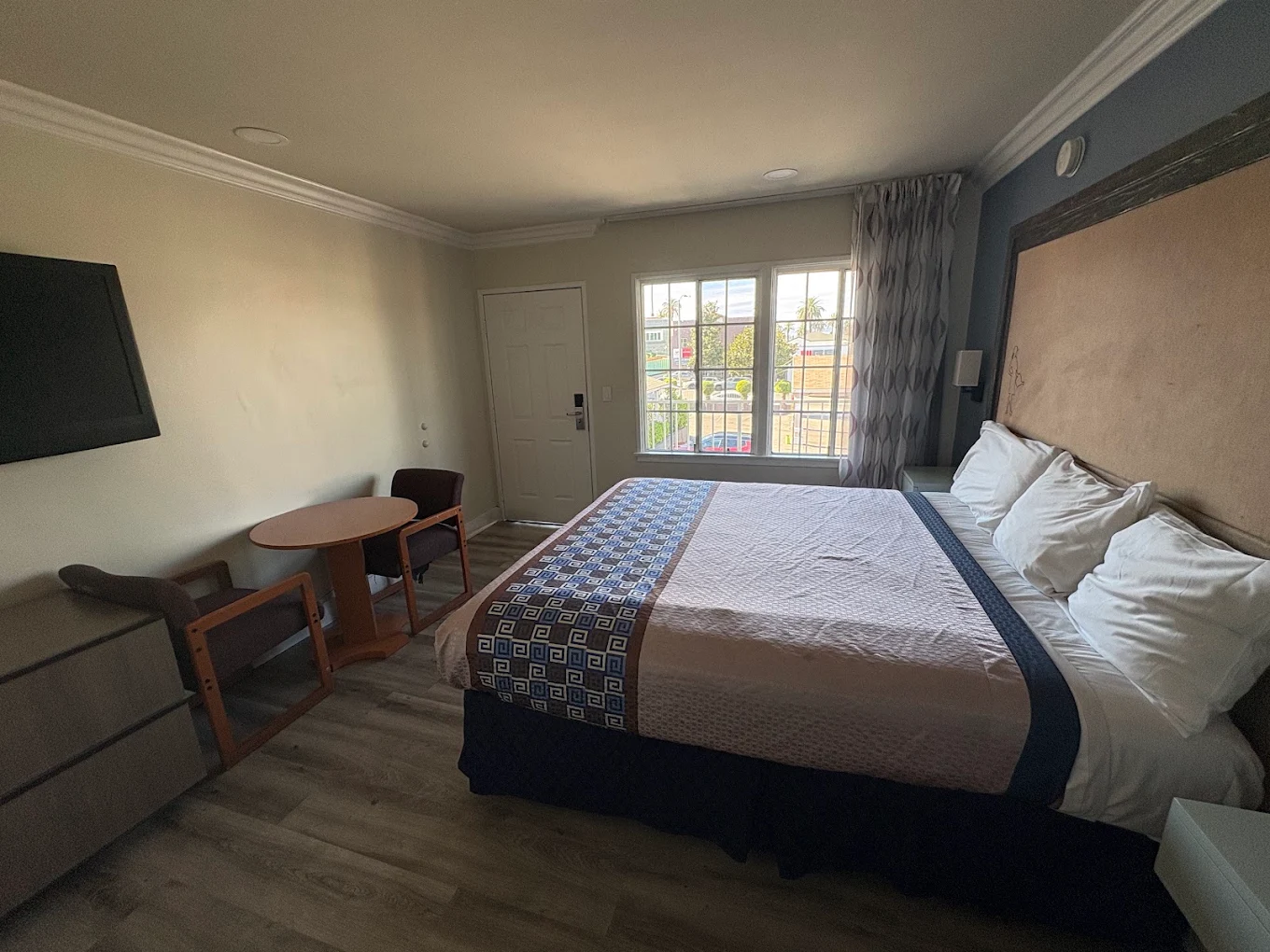 King guest room with work desk and television at Friendship Motor Inn