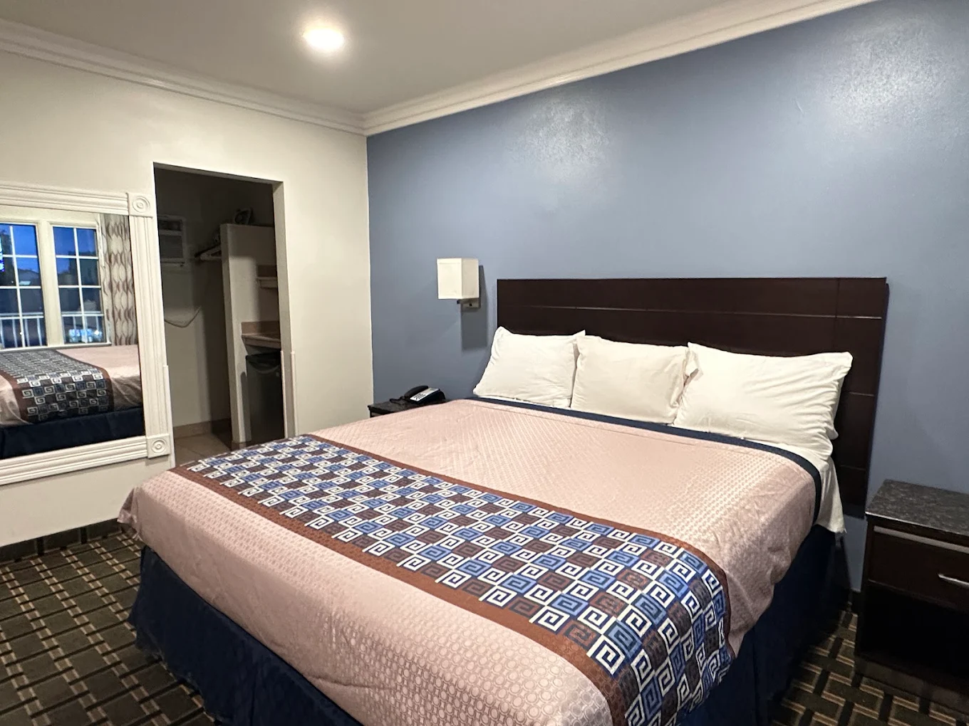 Comfortable guest room at Friendship Motor Inn Los Angeles